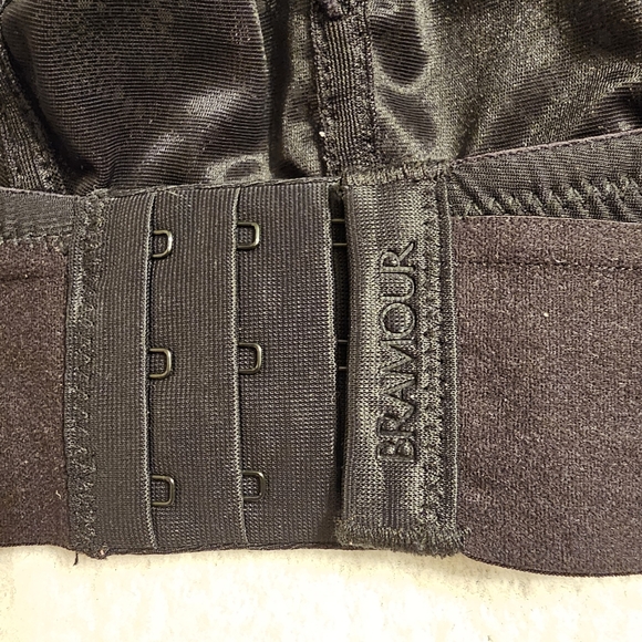 Glamorise Full Figure Bramour Lexington Lace Plunge Wireless 34D Bralette - Picture 4 of 5